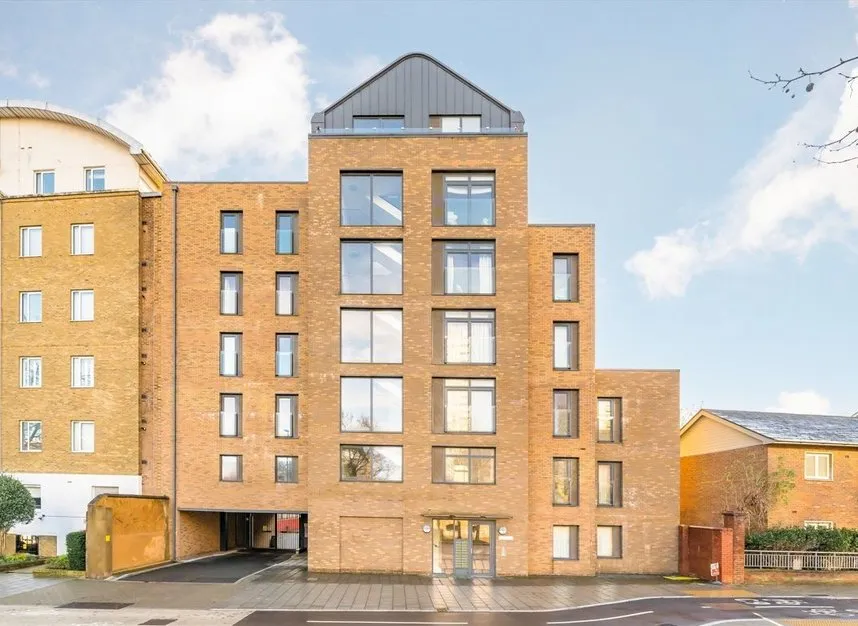 1 bed flat for sale — Kew Bridge Road, Brentford, TW8