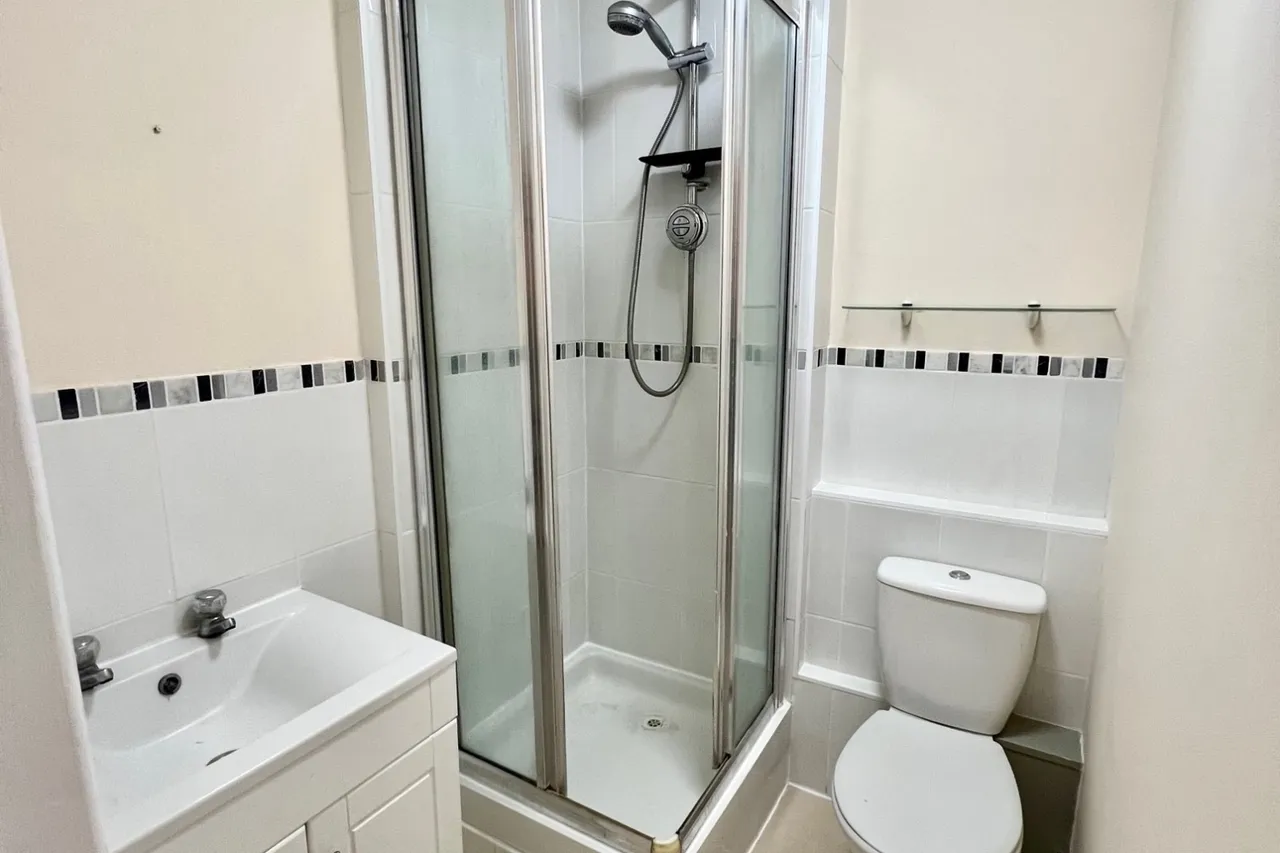Thorpe Lea Road, Surrey Egham, TW20, photo 5