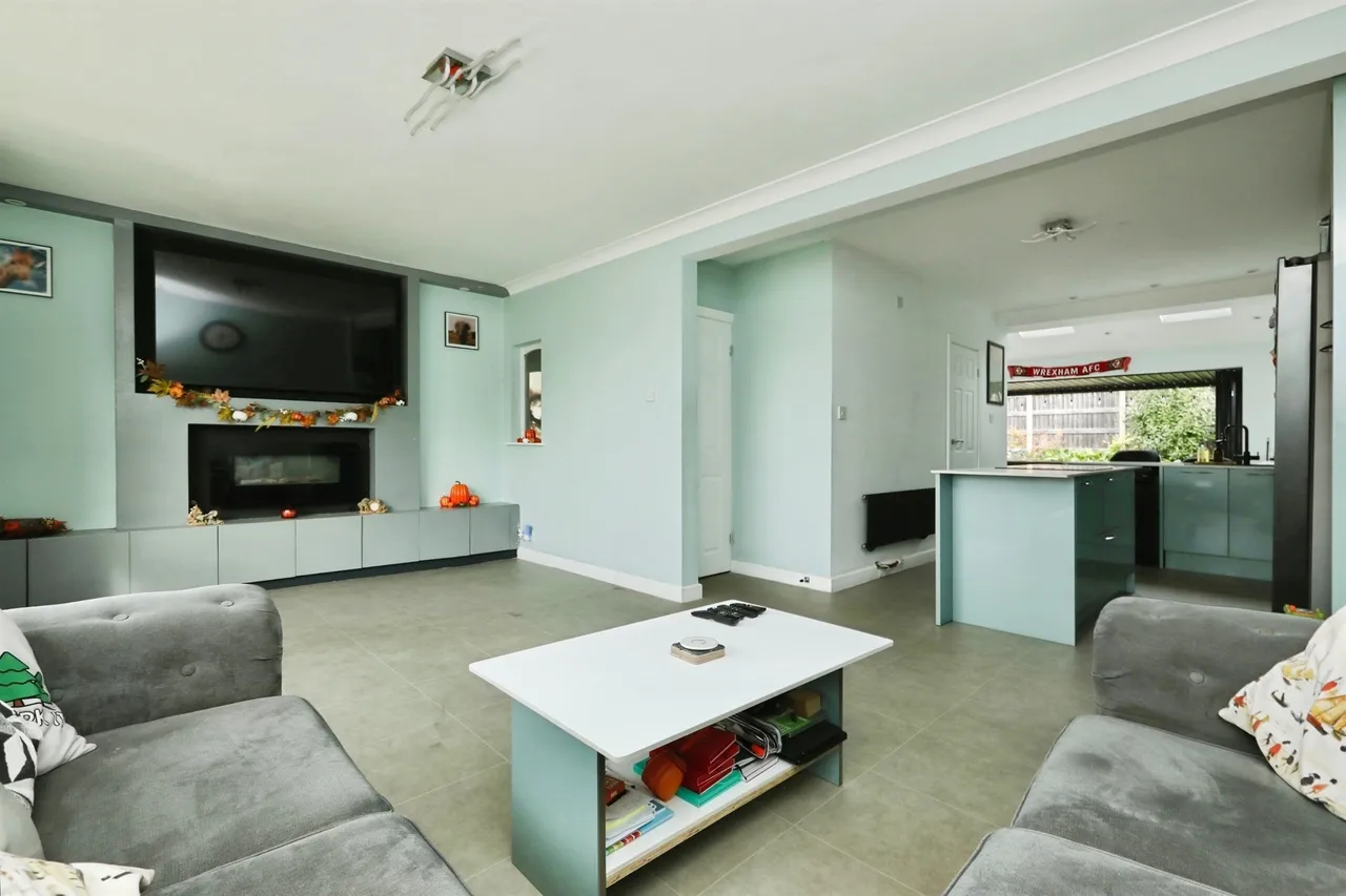 St. Andrews Grove, Hatfield, DN7, photo 2