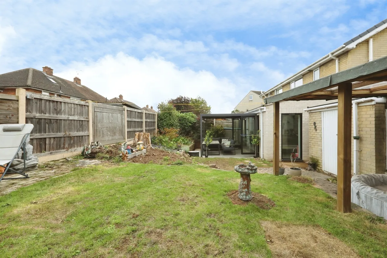 St. Andrews Grove, Hatfield, DN7, photo 13