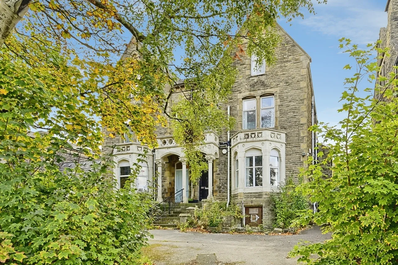 9 bed house for sale, Skipton Road, Keighley, BD21