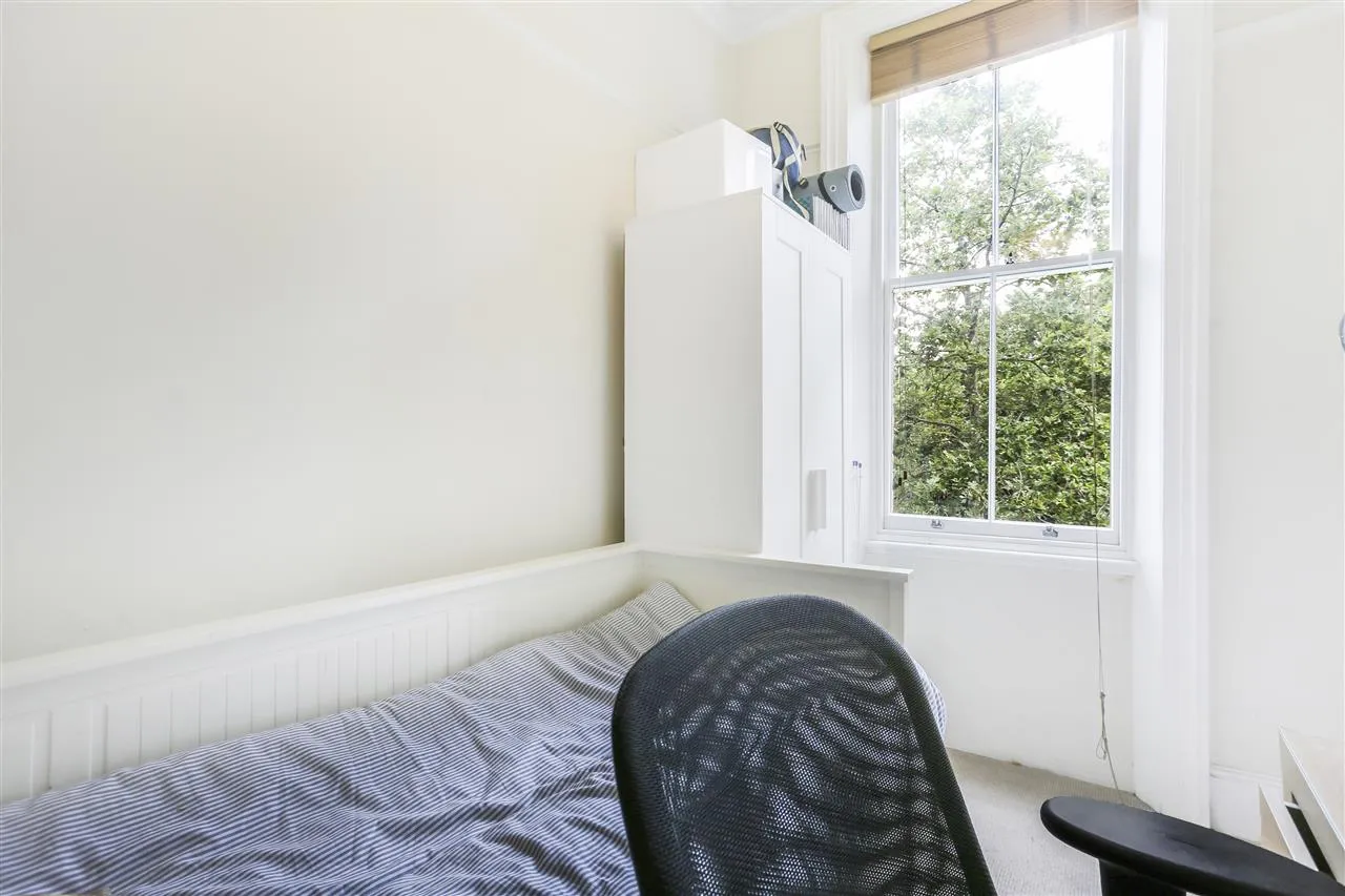 Dalmeny Road, London, photo 11