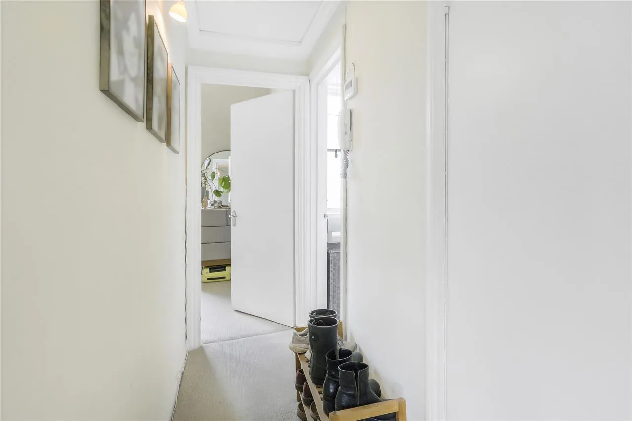 Dalmeny Road, London, photo 18