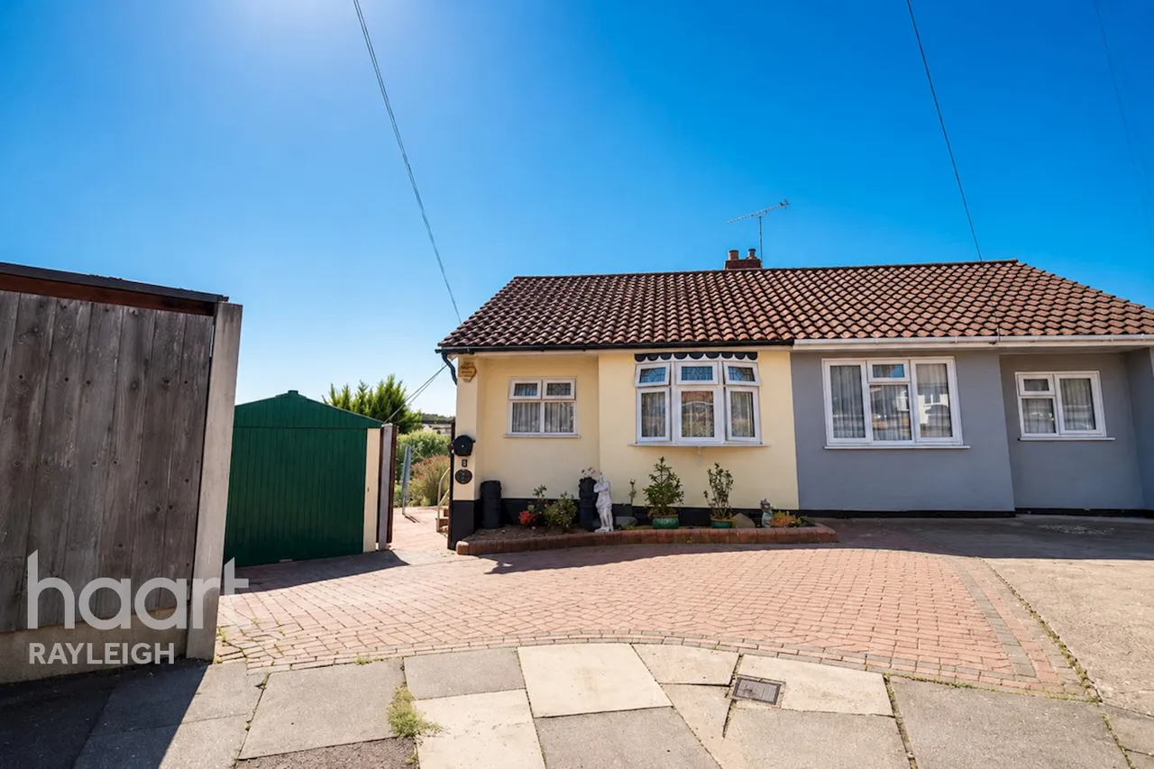 1 bed house for sale, The Green, Leigh-On-Sea, SS9