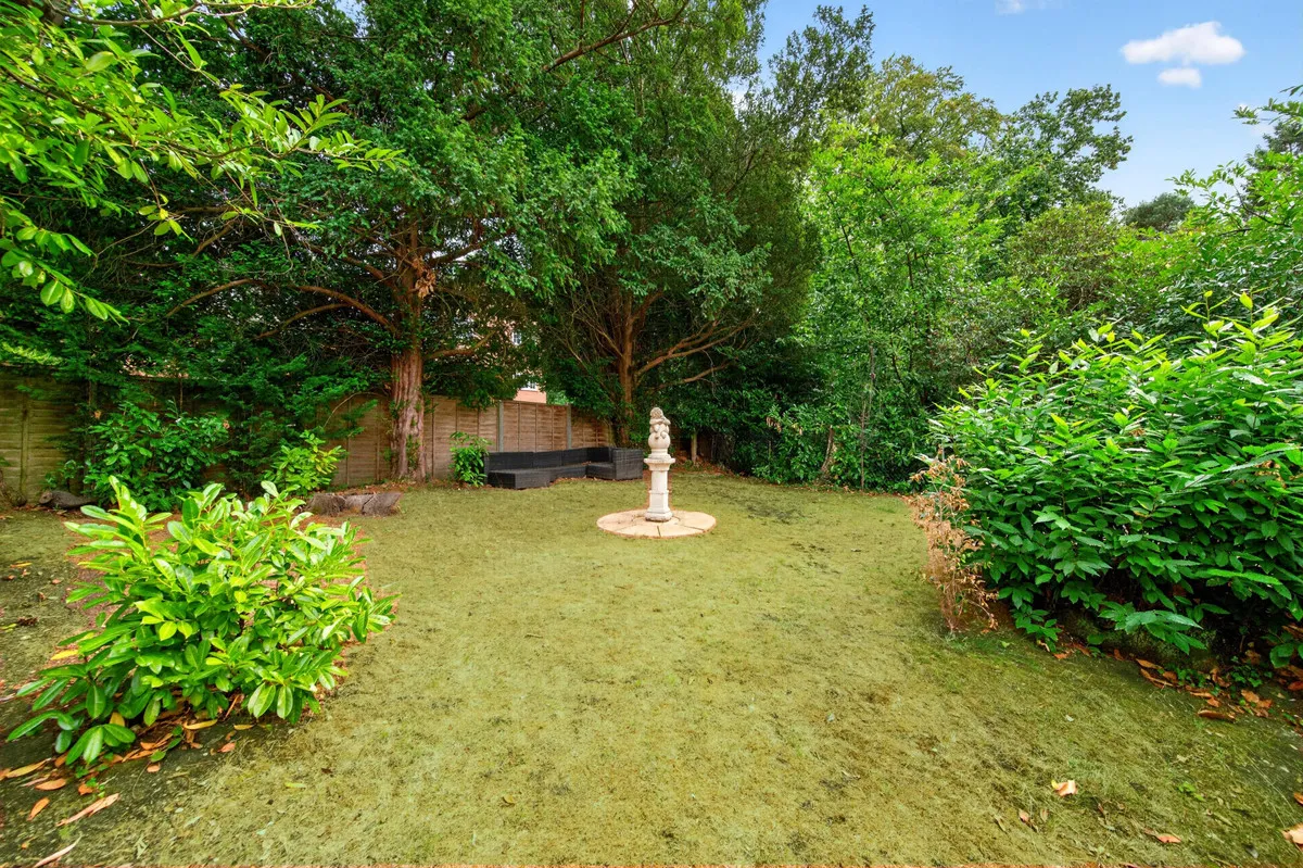 Heatherdale Road, Camberley, GU15, photo 30