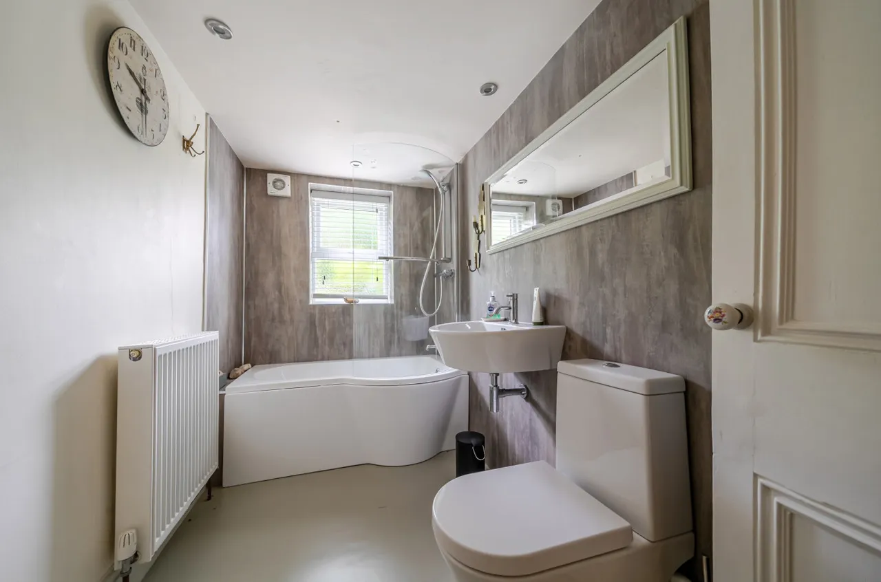 Newlay Lane, Horsforth, LS18, photo 13