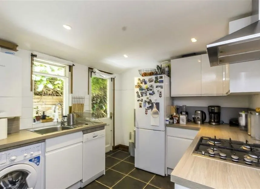 Elfin Grove, Teddington, TW11, photo 3