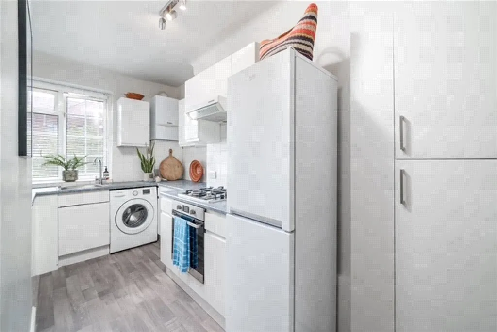 Davidson Gardens, London, SW8, photo 14