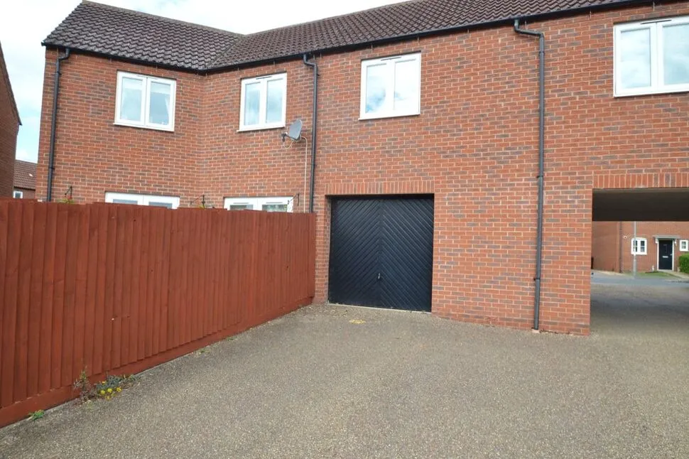 Ironwood Avenue, Desborough, Northamptonshire, NN14, photo 4