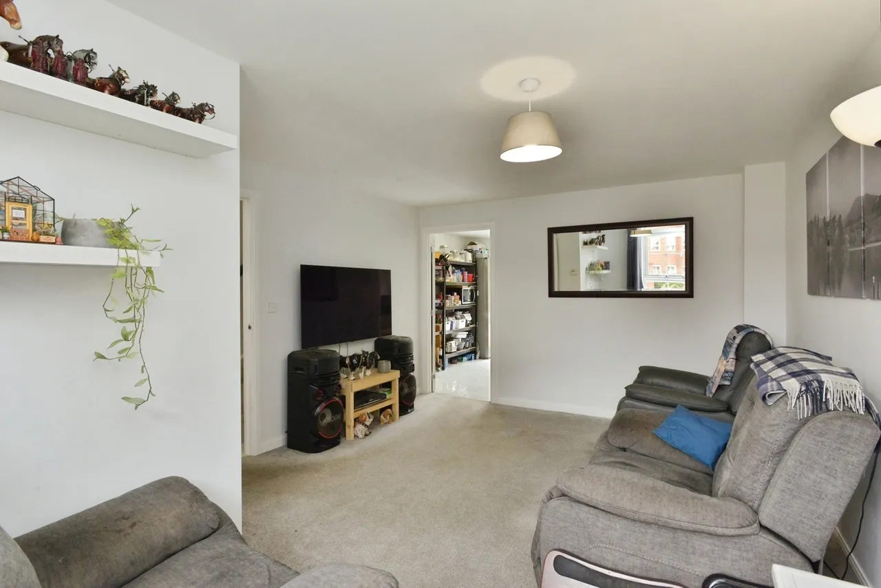 Martina Close, Fairfields, MK11, photo 10