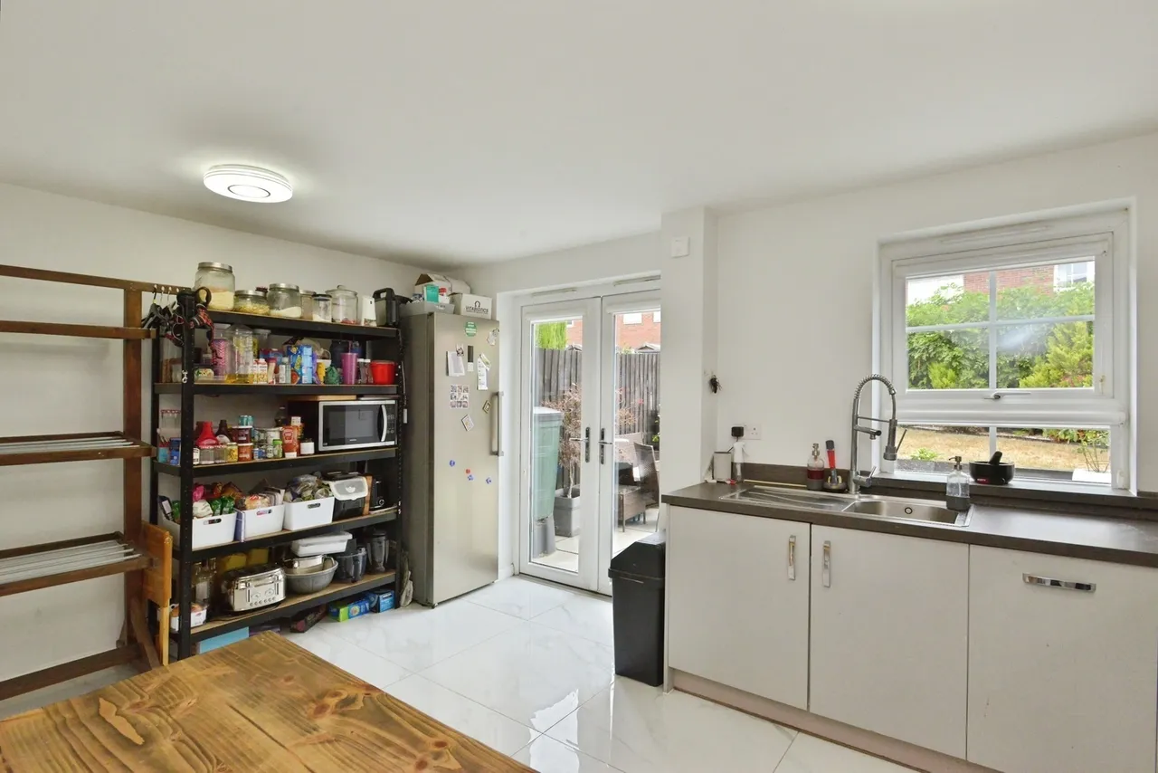Martina Close, Fairfields, MK11, photo 15
