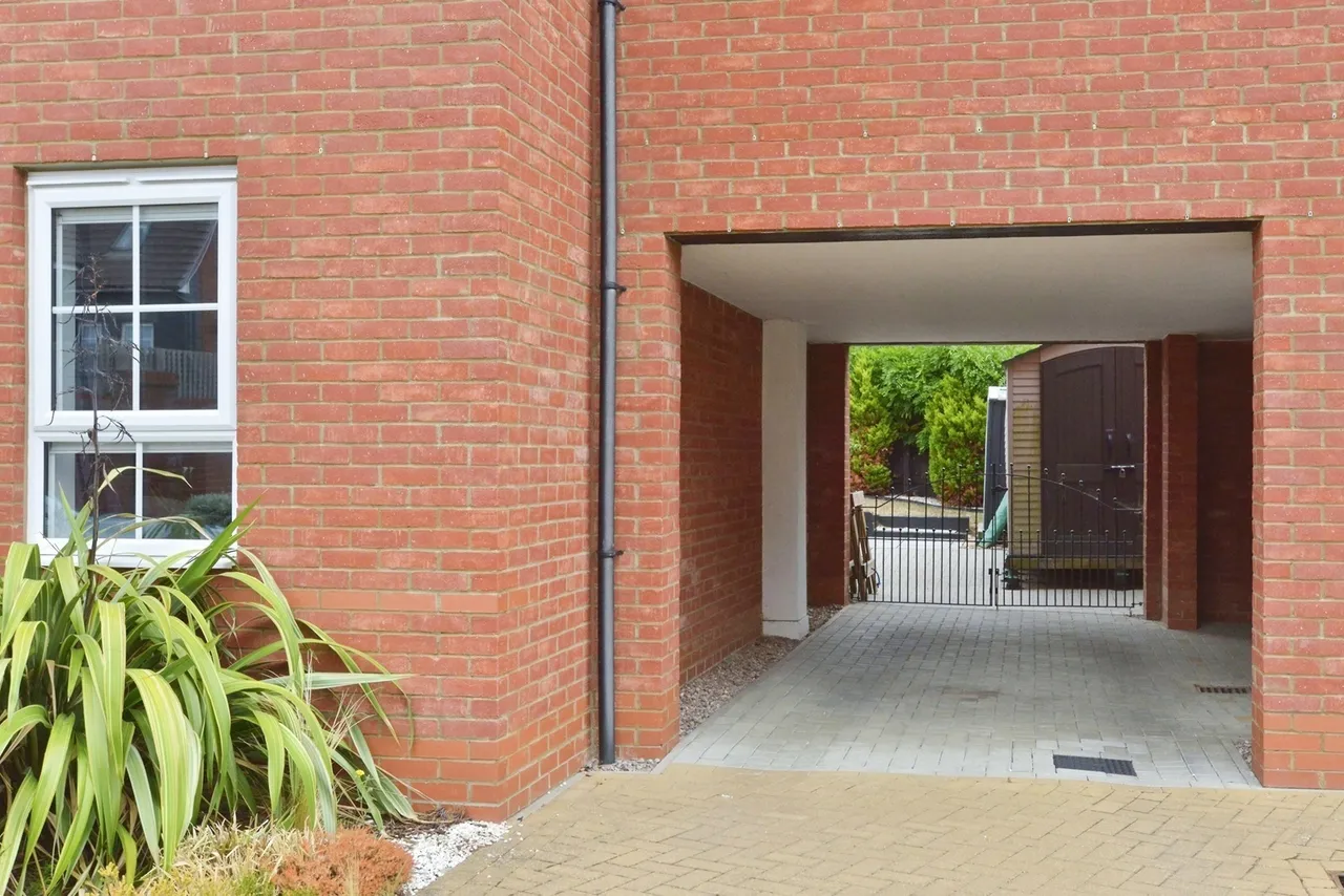 Martina Close, Fairfields, MK11, photo 11
