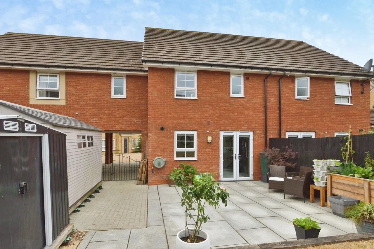 Martina Close, Fairfields, MK11, photo 2