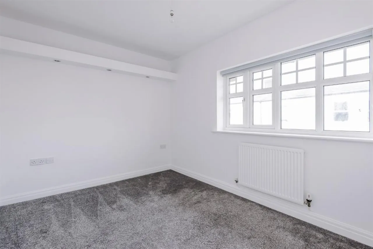 Moorside Road, Swinton, M27, photo 9