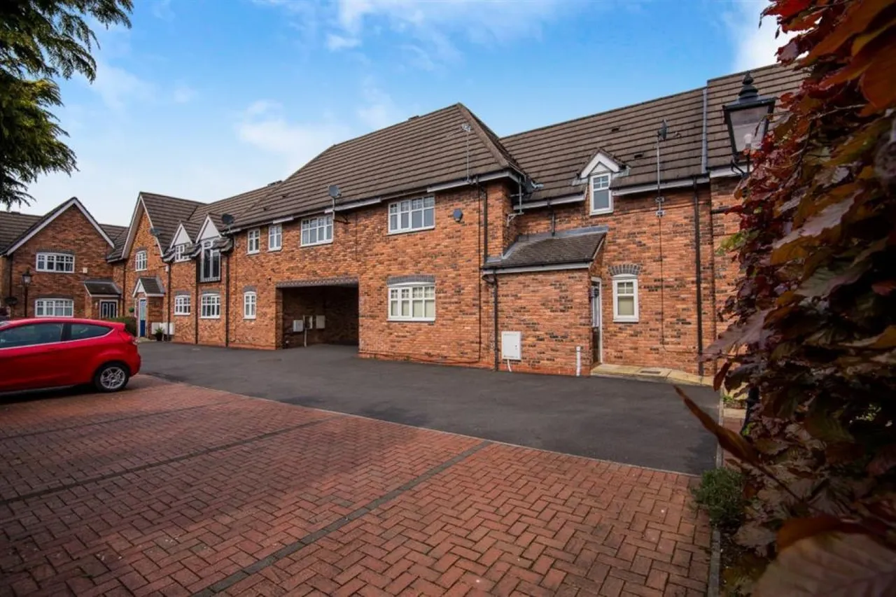 Moorside Road, Swinton, M27, photo 14