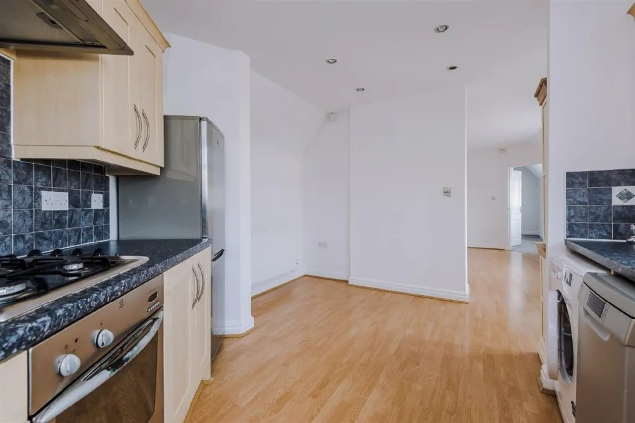 Moorside Road, Swinton, M27, photo 4