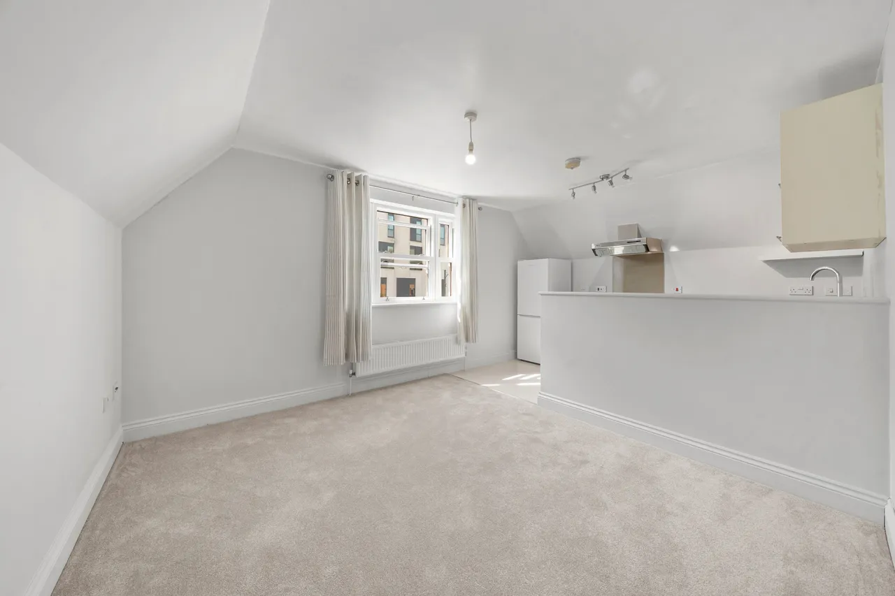 Crouch Oak Lane, Addlestone, KT15, photo 2