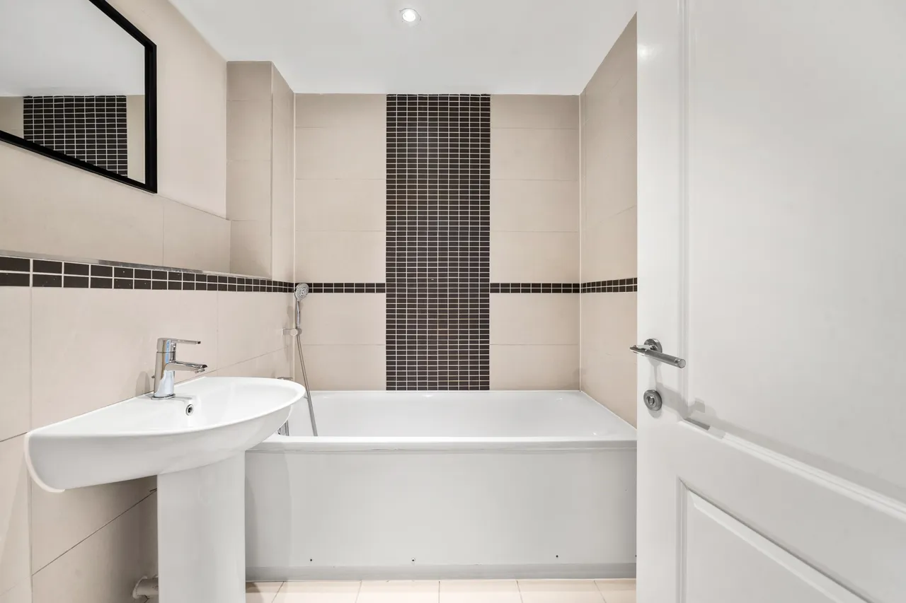 Crouch Oak Lane, Addlestone, KT15, photo 7