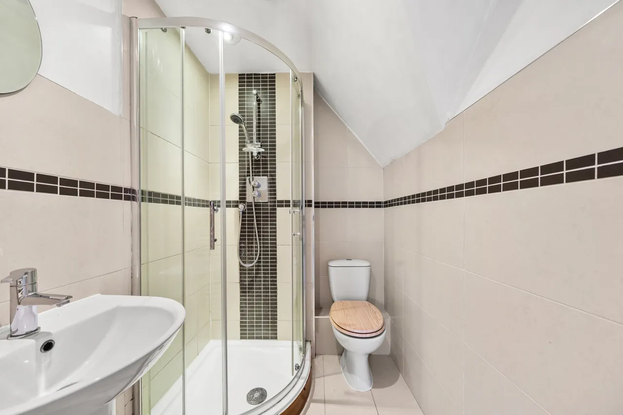 Crouch Oak Lane, Addlestone, KT15, photo 13
