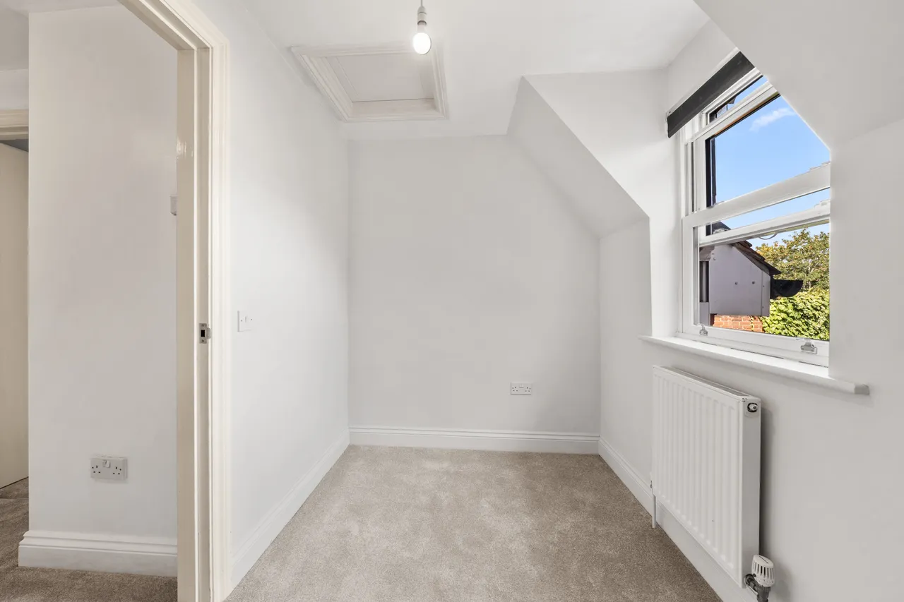 Crouch Oak Lane, Addlestone, KT15, photo 9