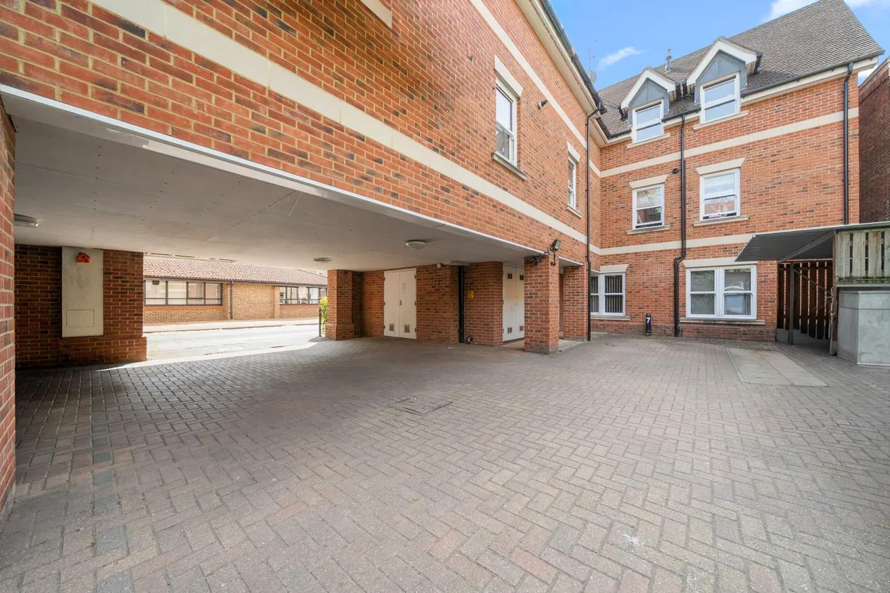 Crouch Oak Lane, Addlestone, KT15, photo 19