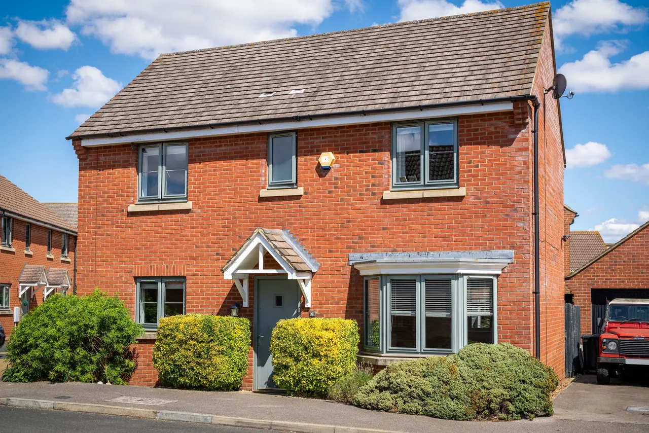 3 bed house for sale — Penning Close, Oakridge Park, Milton Keynes, MK14 6FP