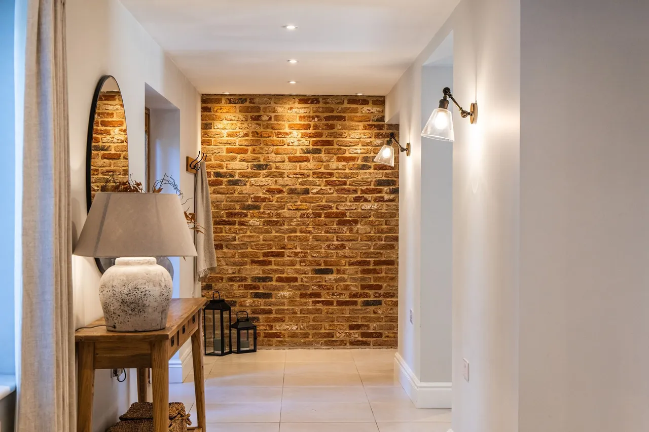 Beautifully Renovated and Extended Ho, photo 5