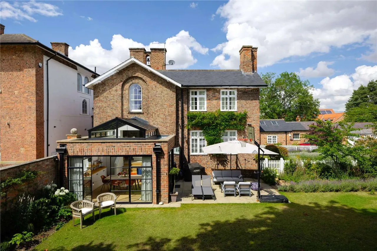 5 bed house for sale — Bell House, 4 The Court, Main Street, Askham Bryan, York, North Yorkshire, YO23 3QS