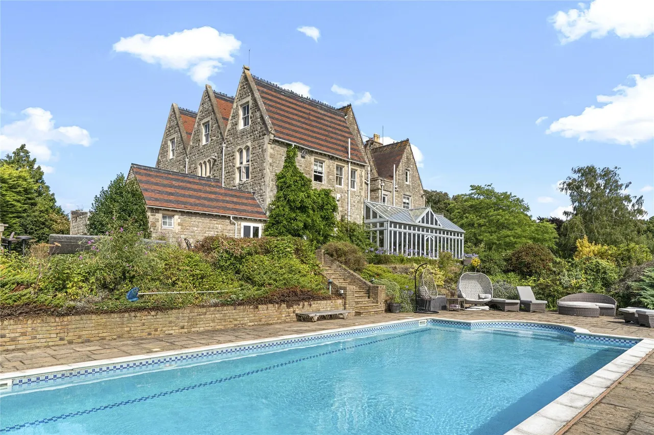 8 bed house for sale — Staplestreet Road, Hernhill, Faversham, Kent, ME13