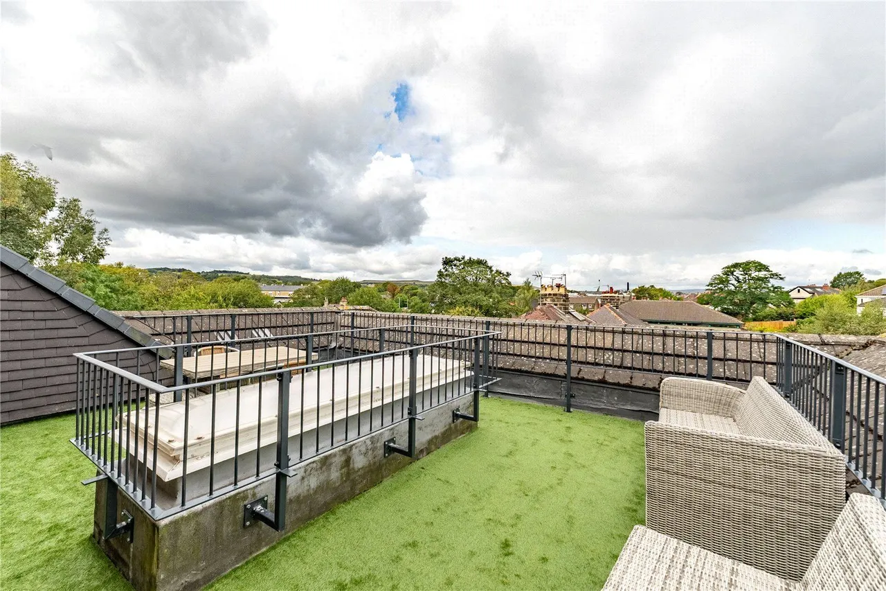 Oxford Avenue, Guiseley, LS20, photo 11