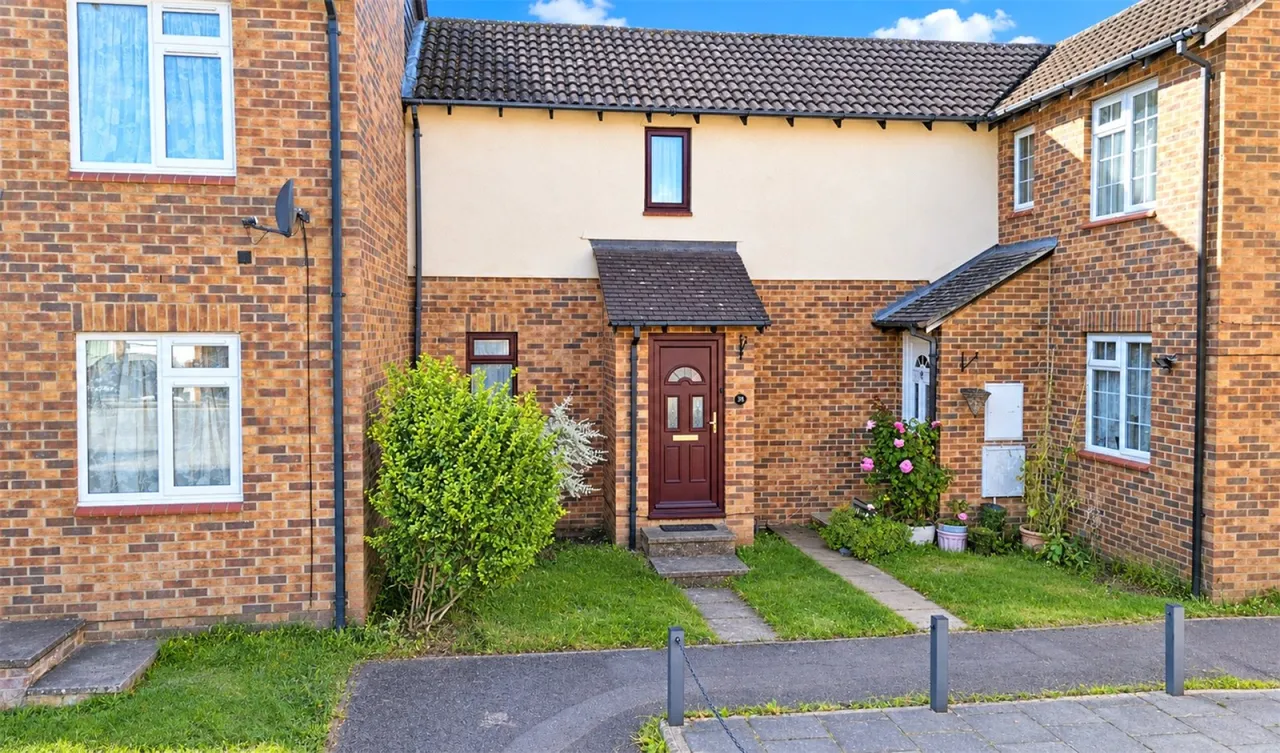 2 bed house for sale, Sweet Briar Drive, Calcot, RG31