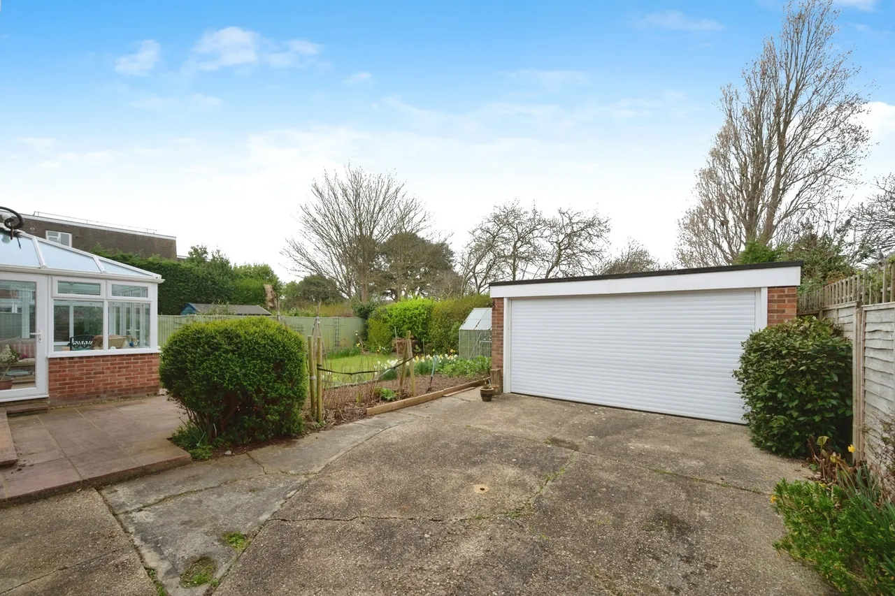 Beach Road, Hayling Island, PO11, photo 16