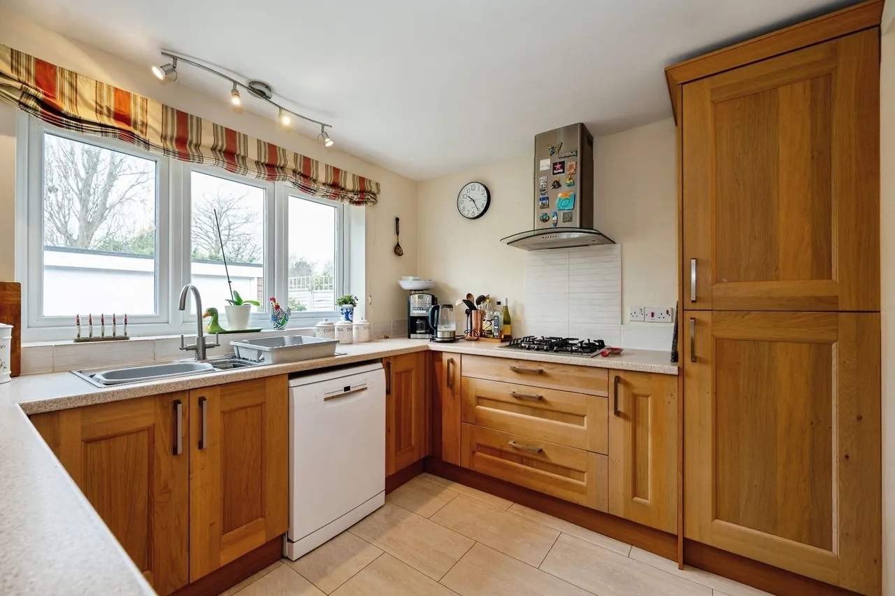 Beach Road, Hayling Island, PO11, photo 5
