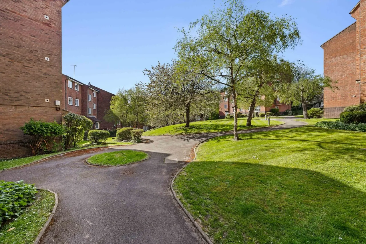 St. Leonards Park, East Grinstead, East Grinstead, RH19 1EE, photo 10