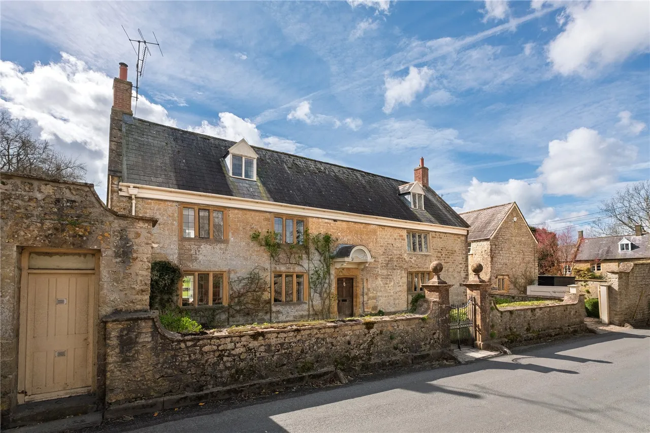 5 bed house for sale, Whitcombe Road, Beaminster, DT8