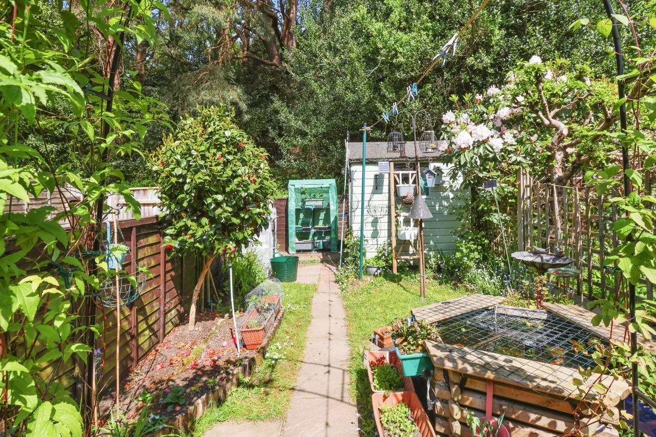Larch Close, Creemoor, BH17, photo 4