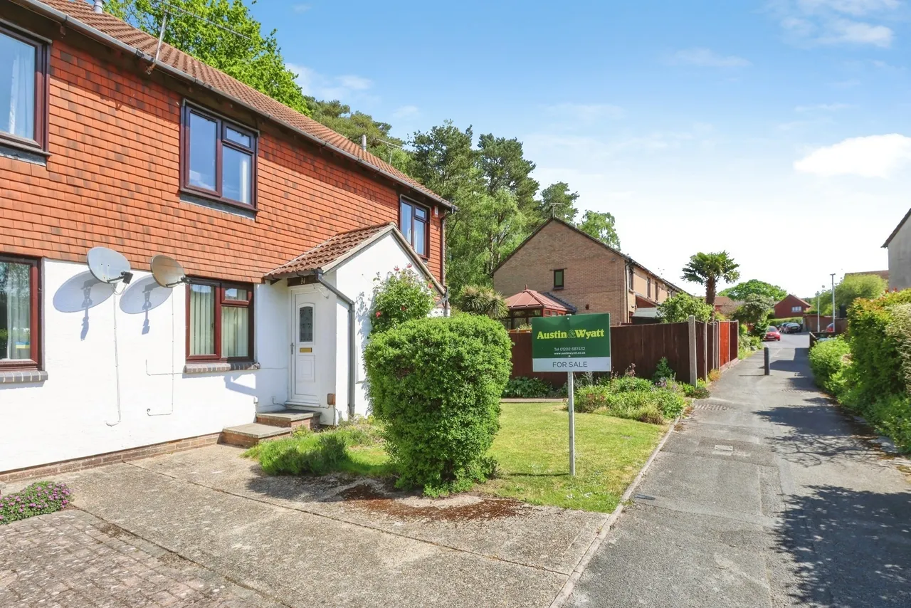 Larch Close, Creemoor, BH17, photo 13
