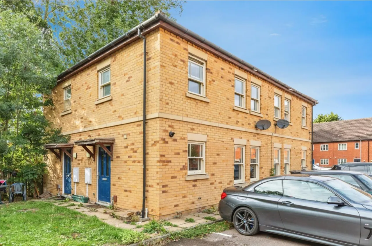 2 bed house to rent, Chapman Road, Wellingborough, NN8