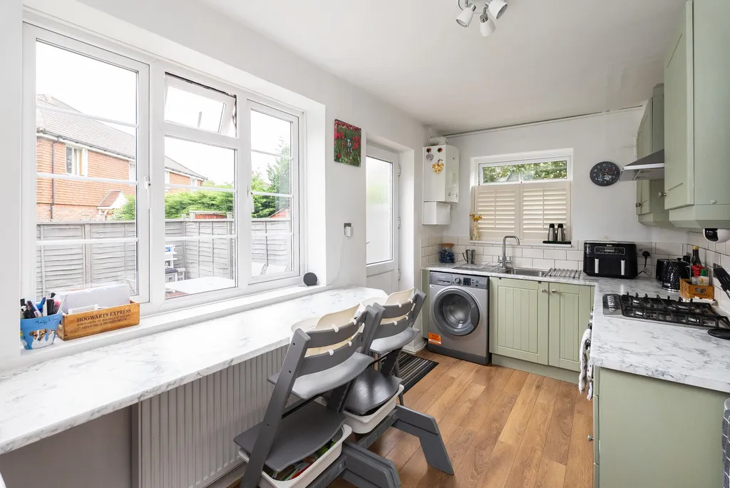 Downs View, Pixham, RH4, photo 12