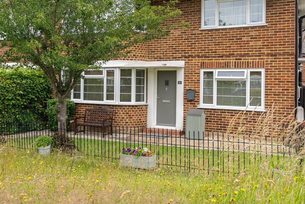 Downs View, Pixham, RH4, photo 13