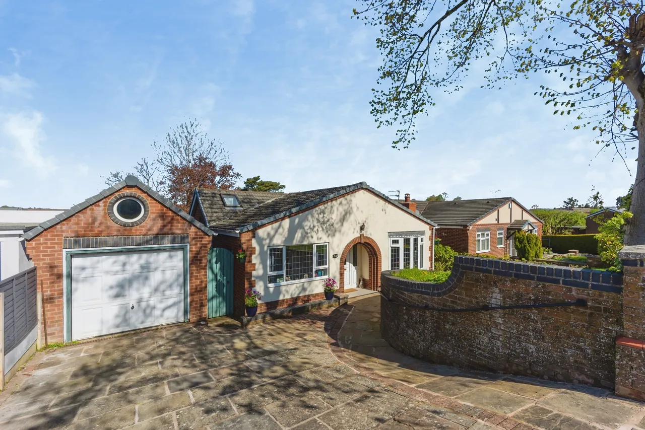 3 bed house for sale — Sycamore Rise, Macclesfield