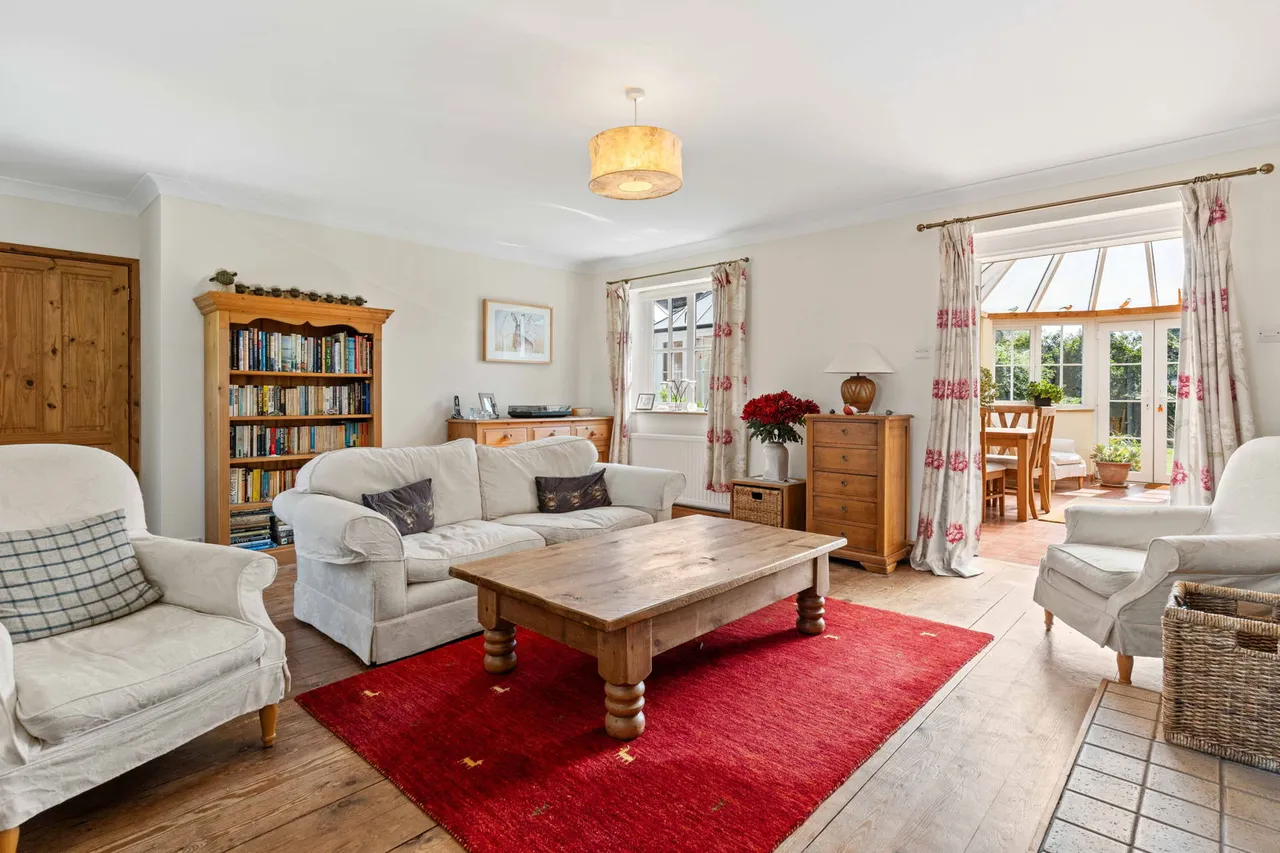 'Old Forge End Bungalow' Wareside, Nr Ware, photo 6