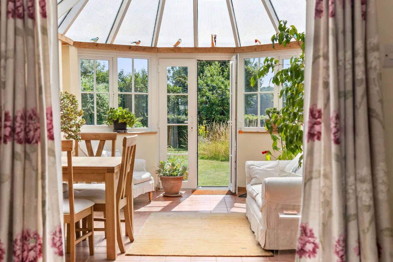 'Old Forge End Bungalow' Wareside, Nr Ware, photo 10