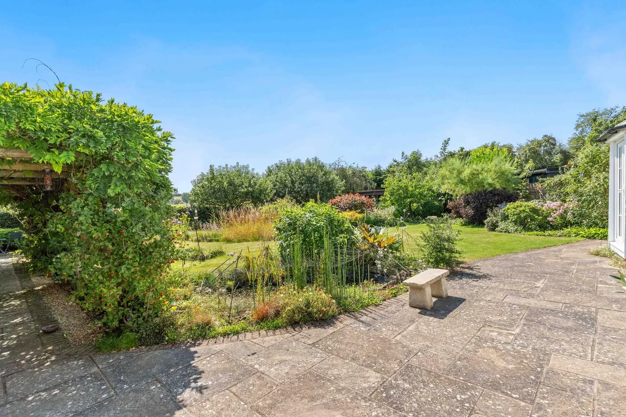 'Old Forge End Bungalow' Wareside, Nr Ware, photo 29