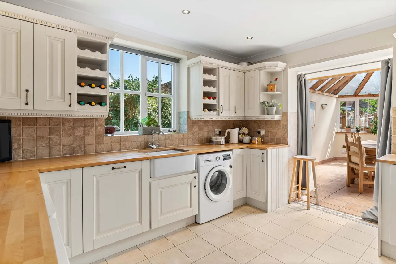 'Old Forge End Bungalow' Wareside, Nr Ware, photo 15