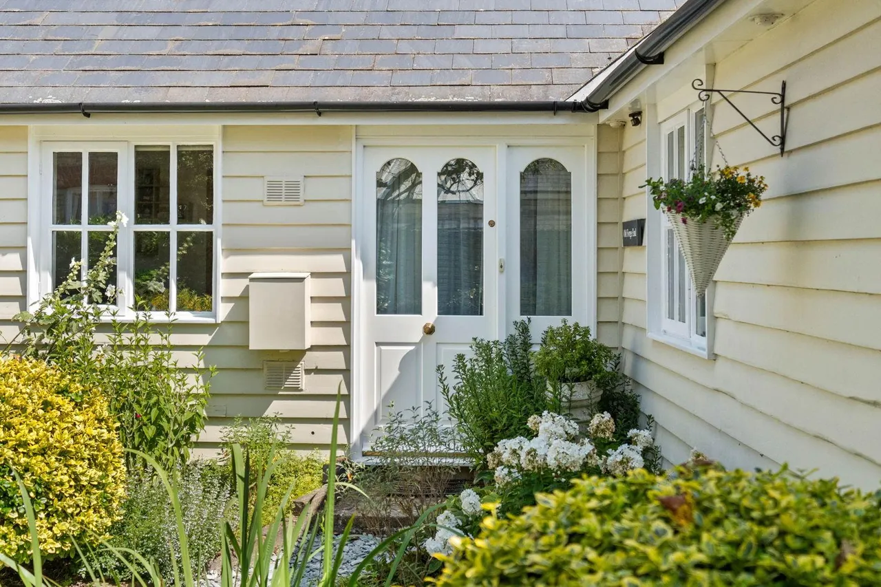 'Old Forge End Bungalow' Wareside, Nr Ware, photo 41