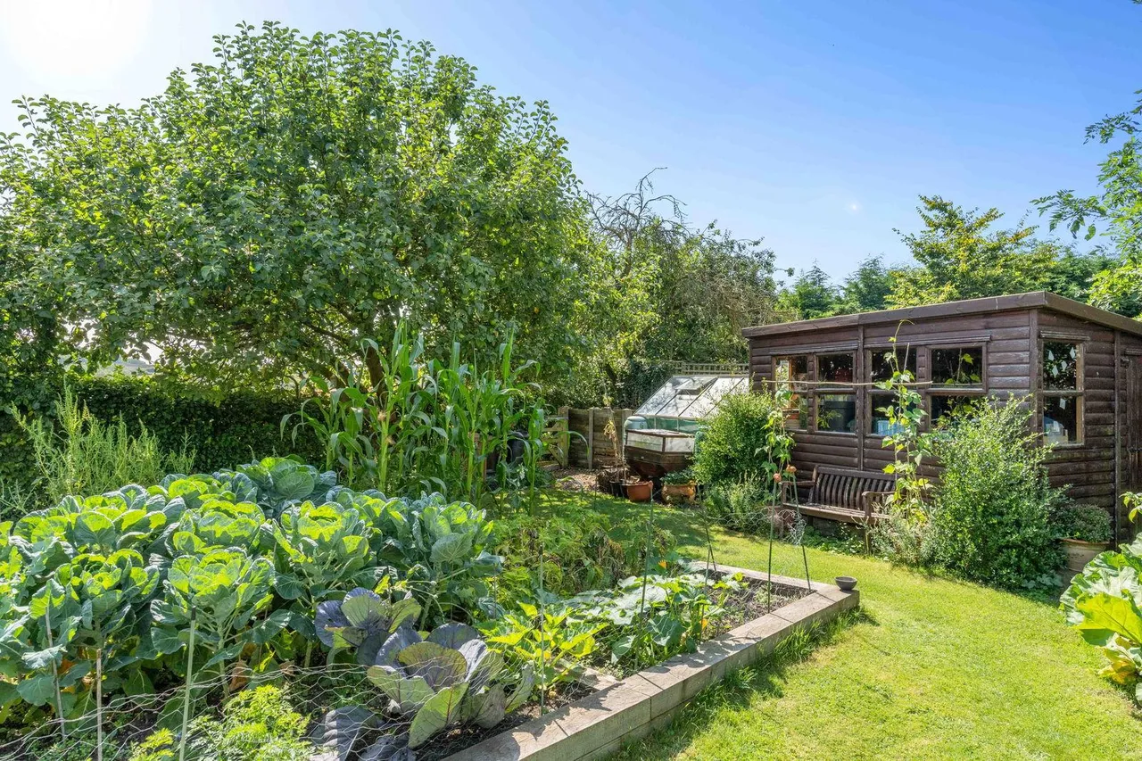 'Old Forge End Bungalow' Wareside, Nr Ware, photo 38