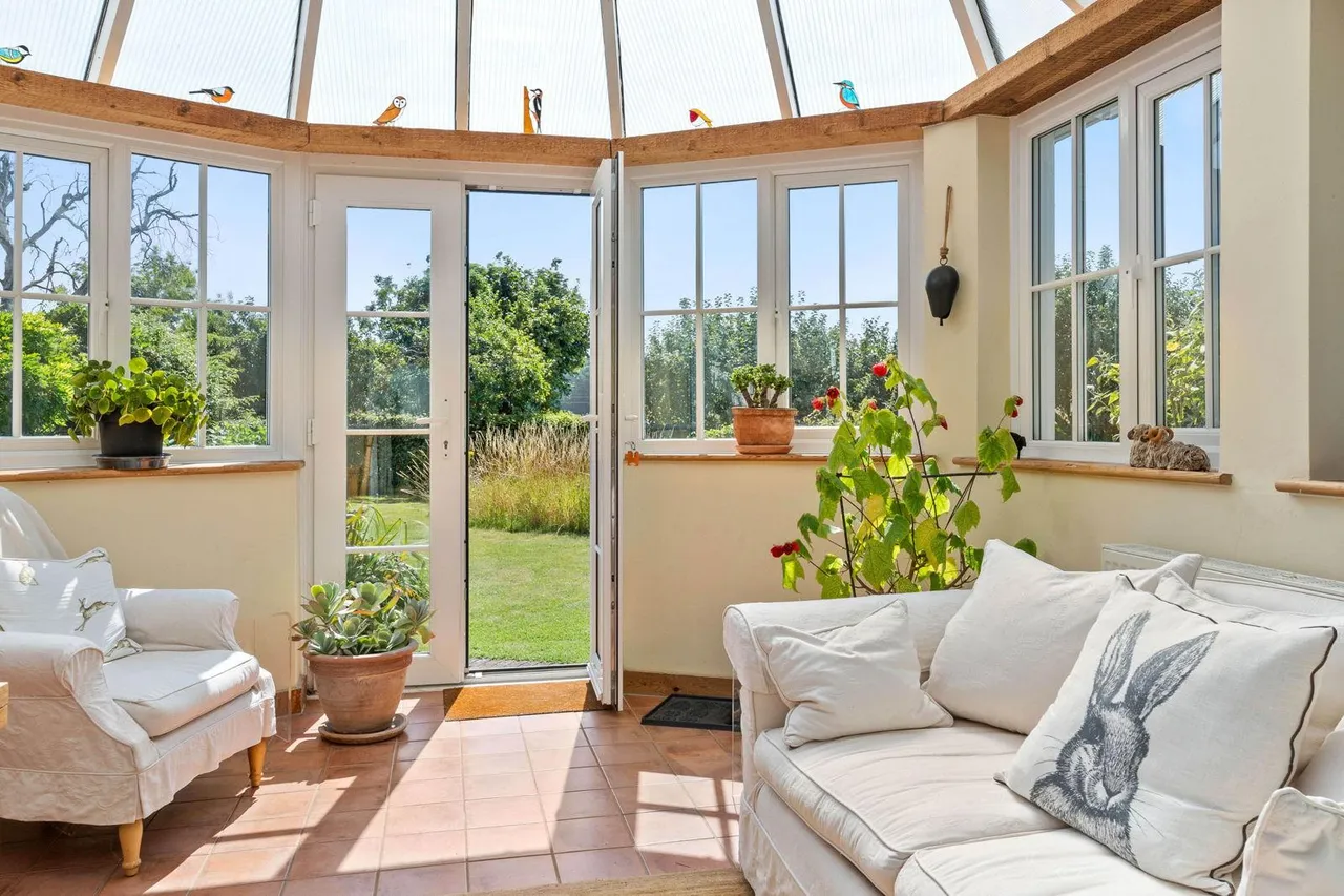 'Old Forge End Bungalow' Wareside, Nr Ware, photo 13