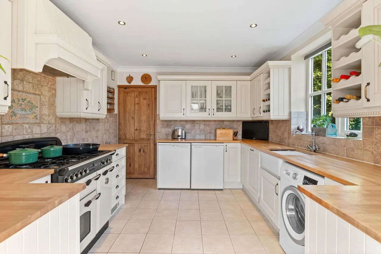 'Old Forge End Bungalow' Wareside, Nr Ware, photo 14