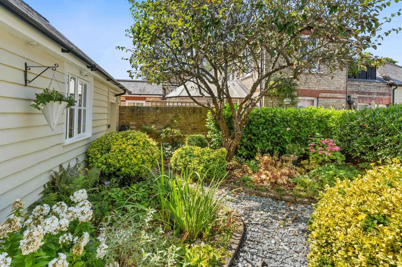 'Old Forge End Bungalow' Wareside, Nr Ware, photo 43
